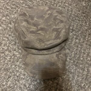 Women’s camouflage cap with flower lining